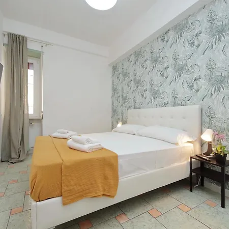 Domus Sinuessa * Roma