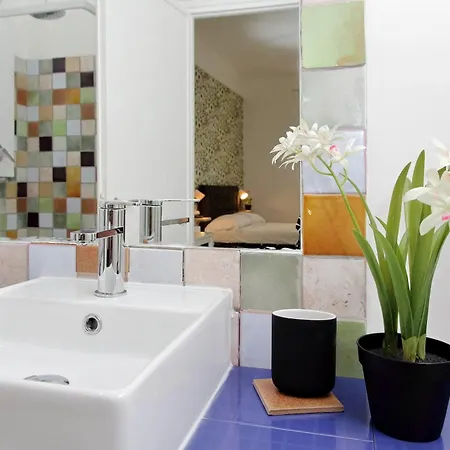 Domus Sinuessa Pensión *