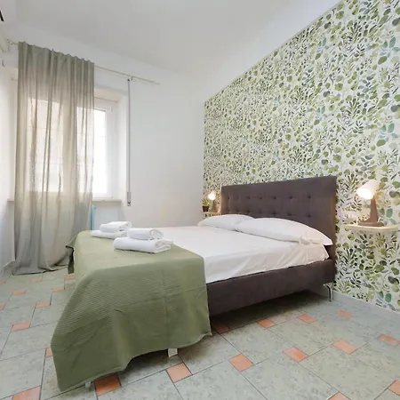 Domus Sinuessa Pensión Roma