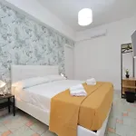 Domus Sinuessa Konukevi *