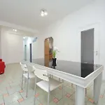 Konukevi Domus Sinuessa Roma