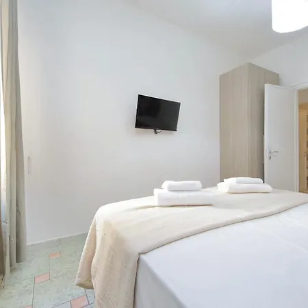 Konukevi Domus Sinuessa Roma