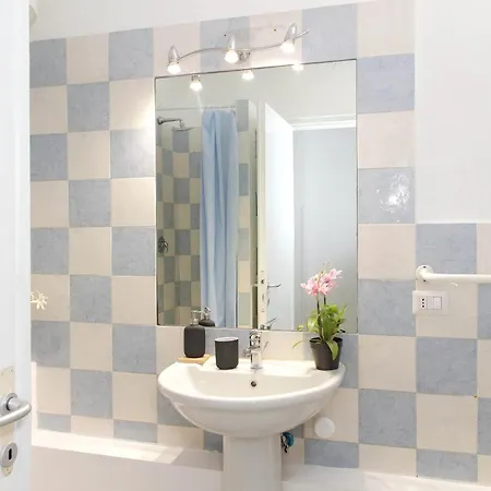 Domus Sinuessa Konukevi Roma