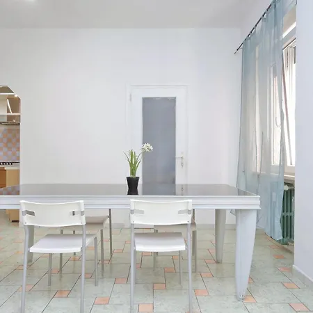 招待所 Domus Sinuessa *