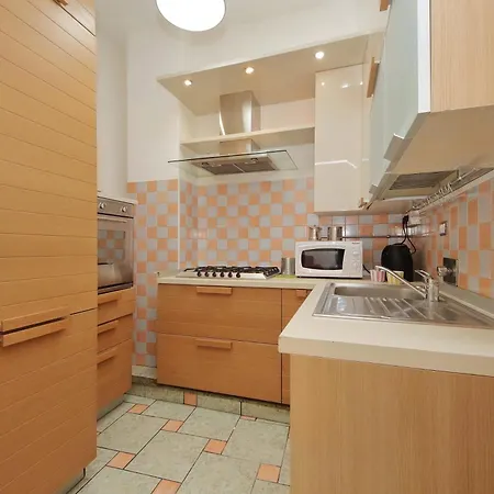 Domus Sinuessa Konukevi *