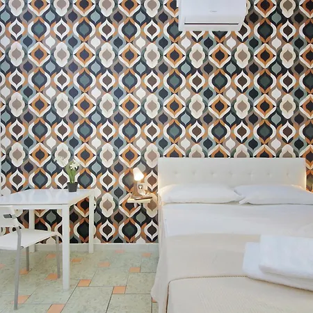 Domus Sinuessa بيت ضيافة