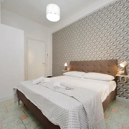 بيت ضيافة Domus Sinuessa روما