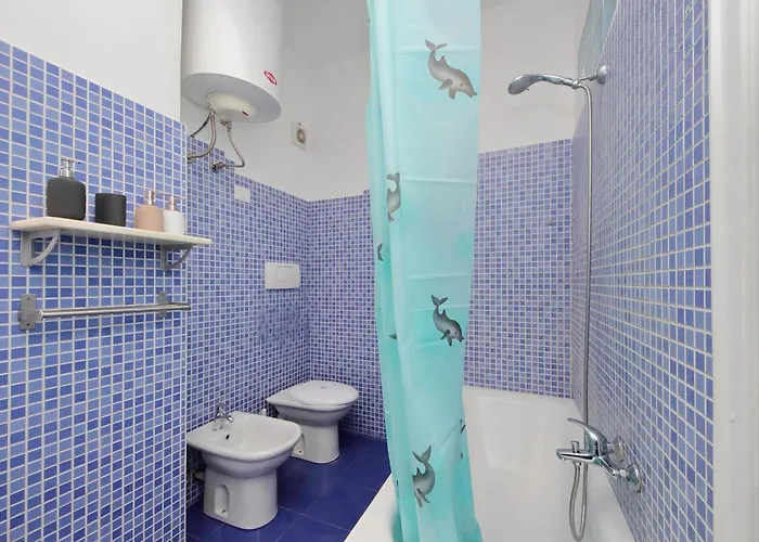 Domus Sinuessa بيت ضيافة