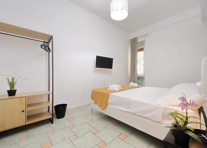 Domus Sinuessa بيت ضيافة *