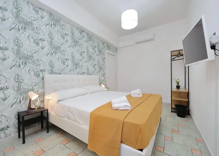 Domus Sinuessa بيت ضيافة *