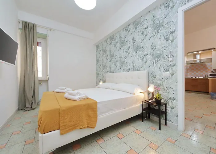 بيت ضيافة Domus Sinuessa *