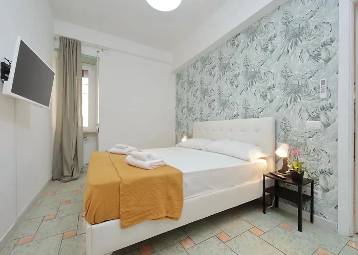 Domus Sinuessa * روما