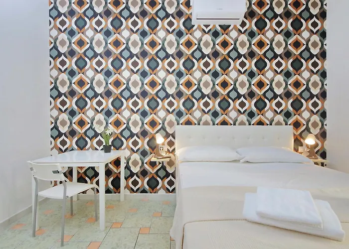 Domus Sinuessa بيت ضيافة