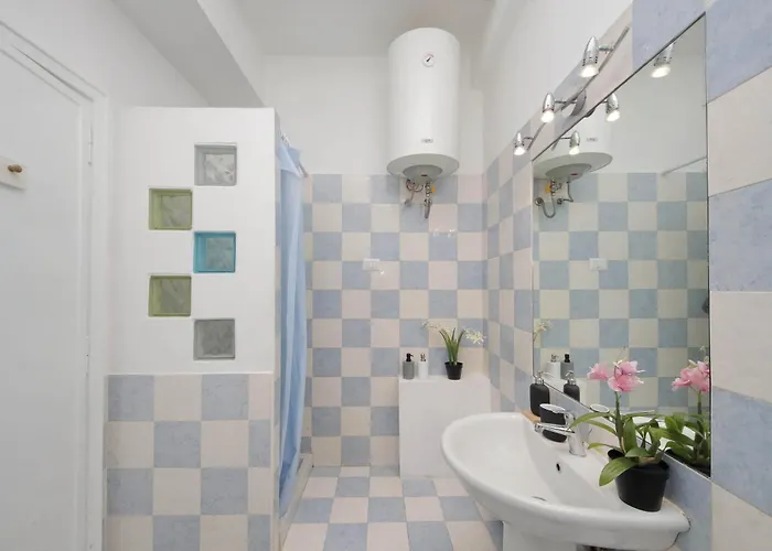 Domus Sinuessa * روما