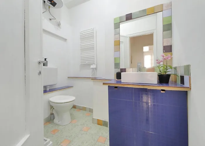 Domus Sinuessa * روما