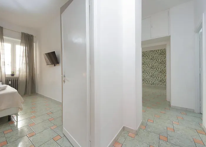 Domus Sinuessa روما