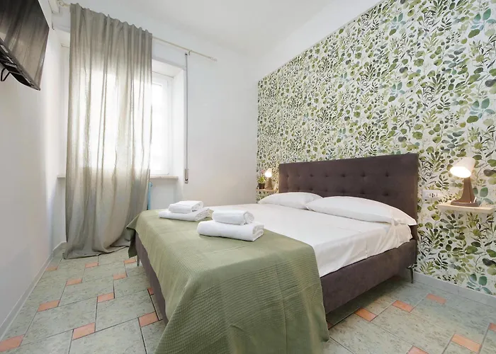 Domus Sinuessa بيت ضيافة