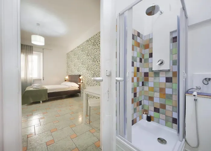 بيت ضيافة Domus Sinuessa روما