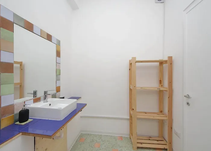 Domus Sinuessa بيت ضيافة