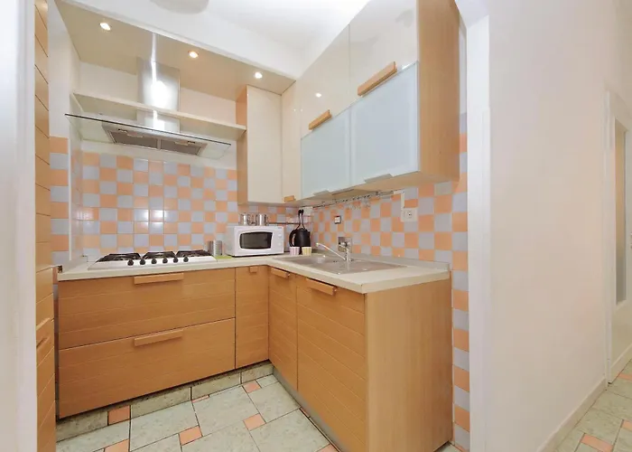 بيت ضيافة Domus Sinuessa روما