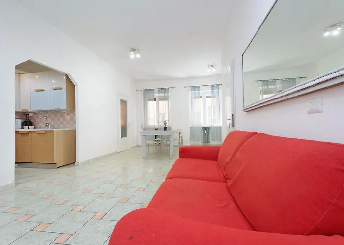 Domus Sinuessa بيت ضيافة