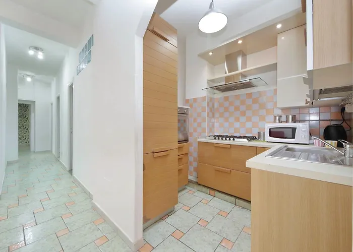 Domus Sinuessa بيت ضيافة *