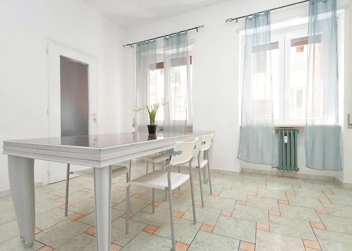 Domus Sinuessa * روما