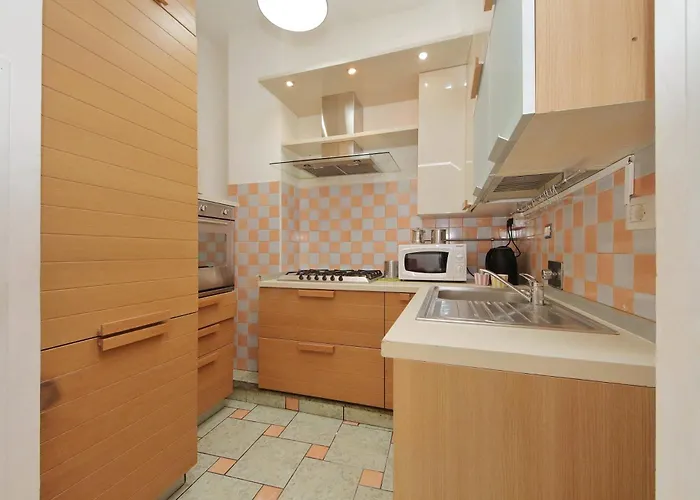 Domus Sinuessa بيت ضيافة *